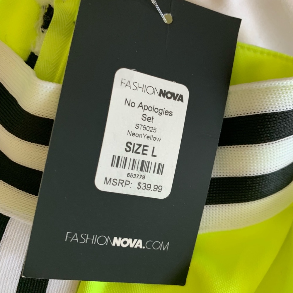 No apologies set FASHION NOVA!!